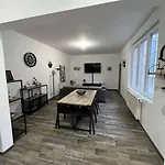 Apartment Maison Avec Cours Privative