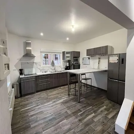 Apartment Maison Avec Cours Privative